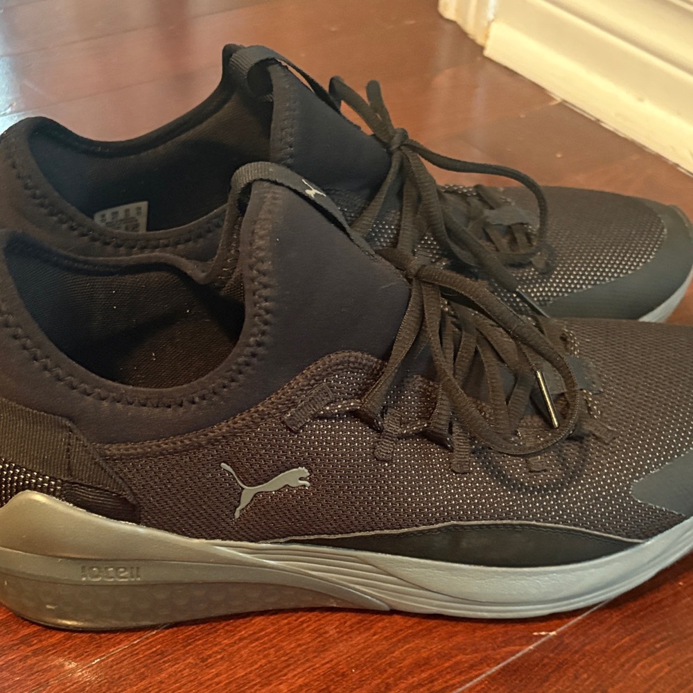 Puma men's runners size 13 Soft Foam like new!